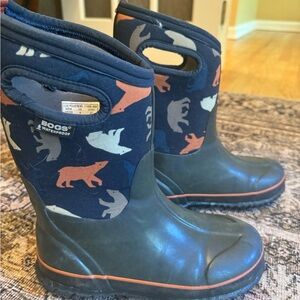 Boys Bogs Winter Boots GUC with Bear Design 4